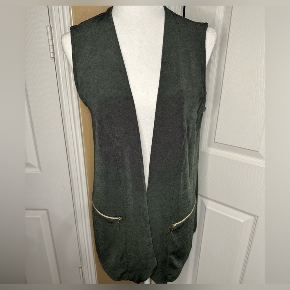 Travelers by Chico's Green Vest with Zipper Pockets Slinky Sz 1 (Med)